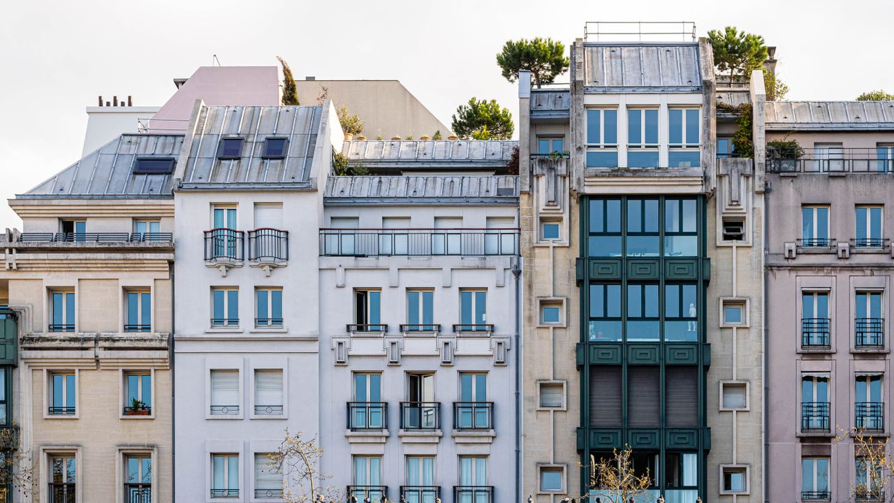 Façade d'un immeuble en copropriété avec balcons - règlement de copropriété